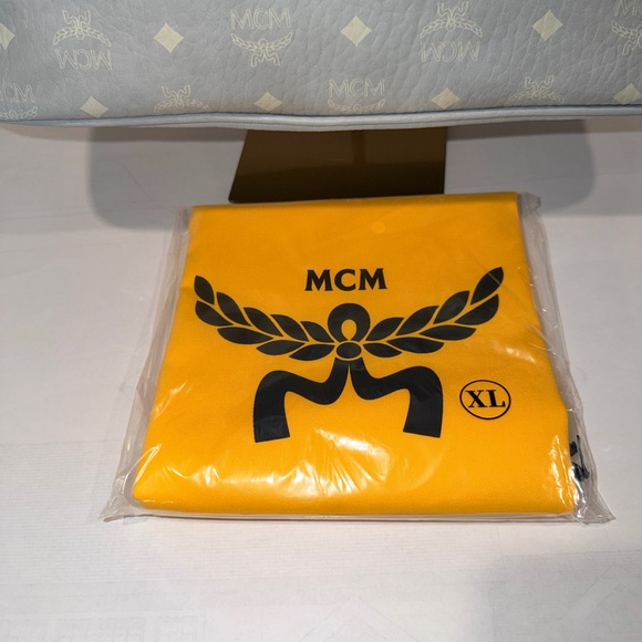 NWT MCM Light Gray Aren Shopper Tote-MM - Picture 4 of 6